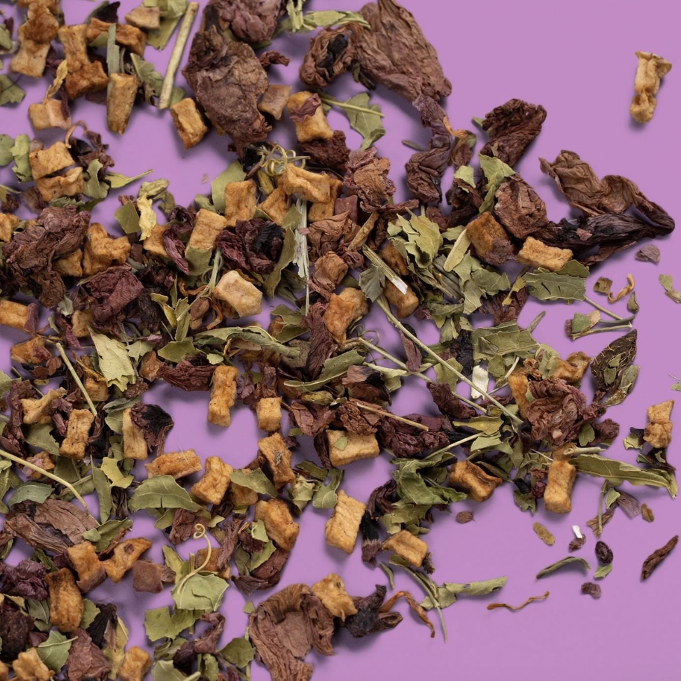 オアディスワンのハーブティ「習慣水」のハーブにたくさんの花が含まれている写真