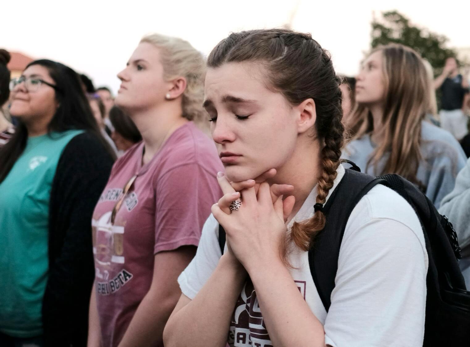 頭痛が辛い更年期女性