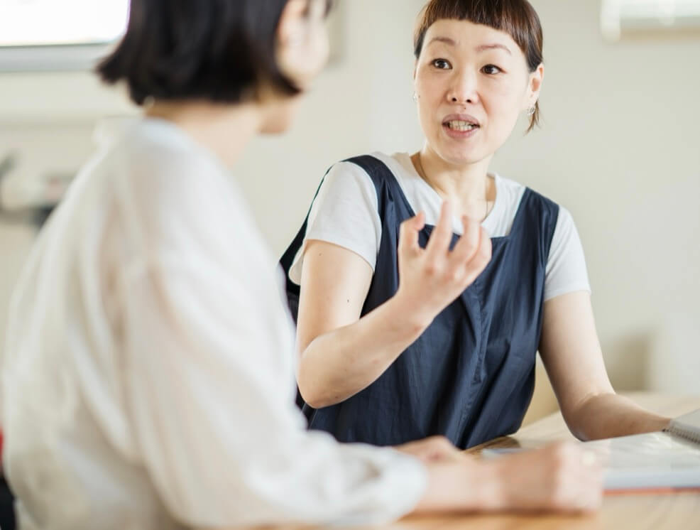 体質改善専門店で相談を受けている写真