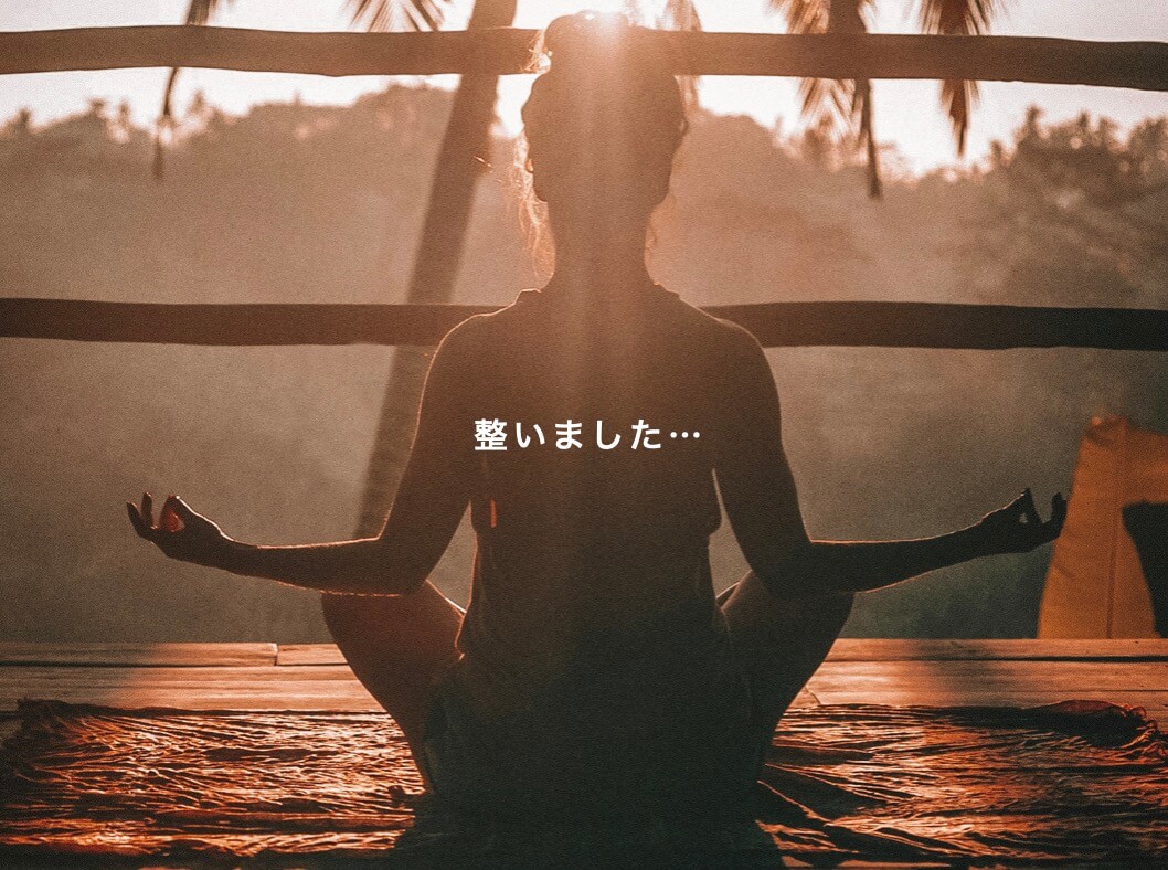 リラックスしている女性の写真