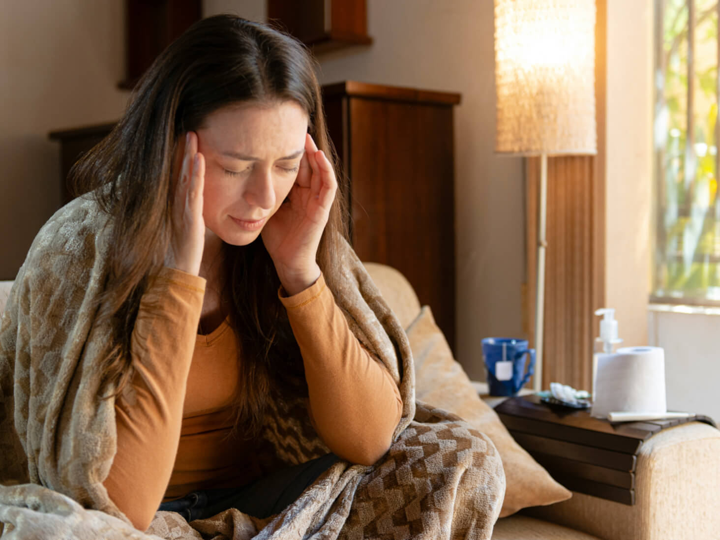 眼精疲労に悩む女性