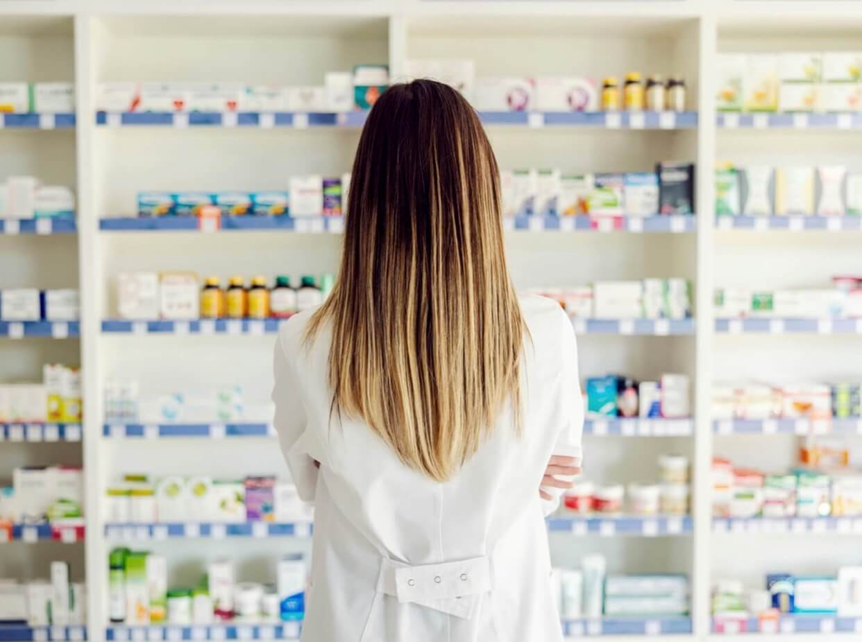 自分の不調改善サプリを選ぶ更年期女性