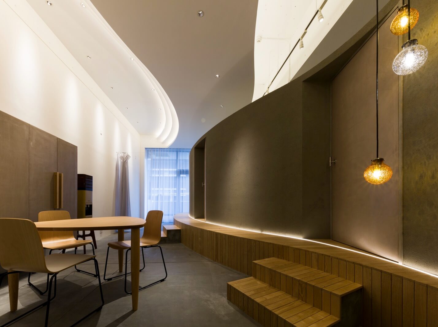 オアディスワンの旗艦店「37SALON」