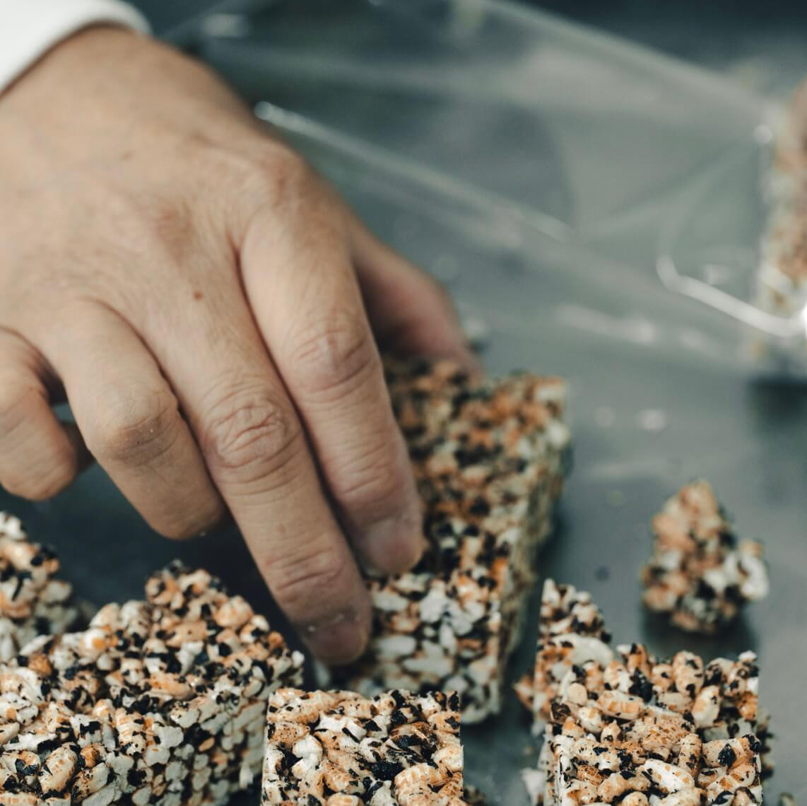 ポン菓子を作っている人