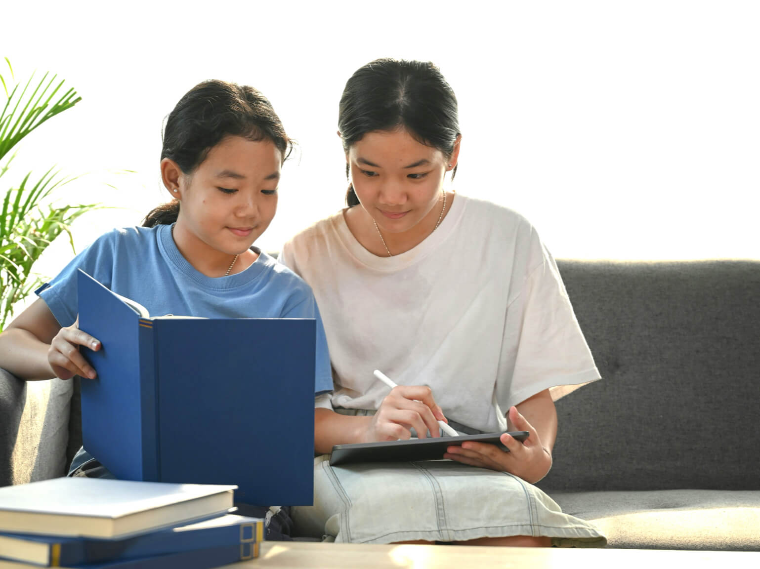 ヘム鉄サプリを飲んだほうがいい世代である中学生の女の子の写真
