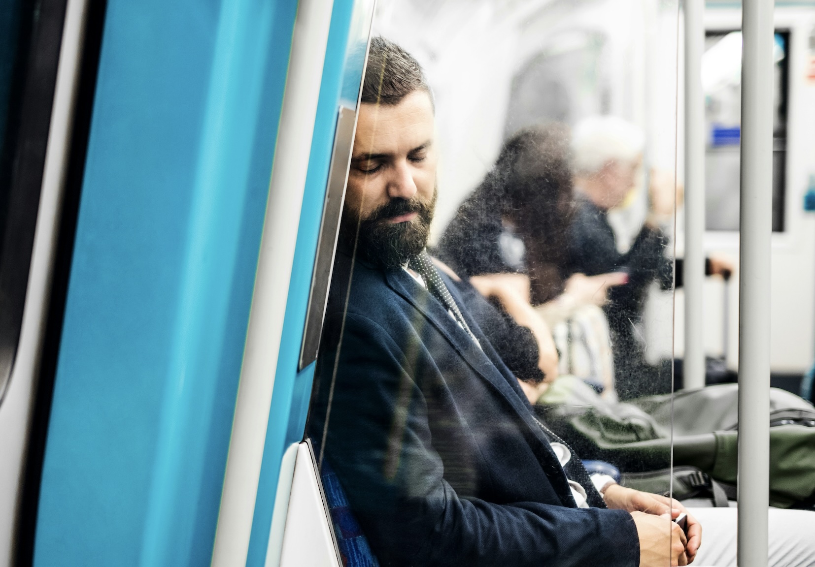 更年期で疲れている男性イメージ